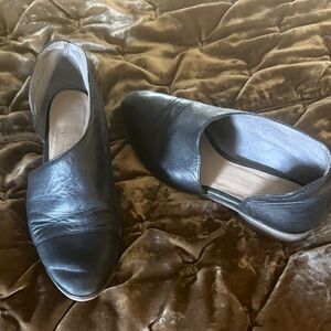 Women’s Black Leather Slip-On Flats